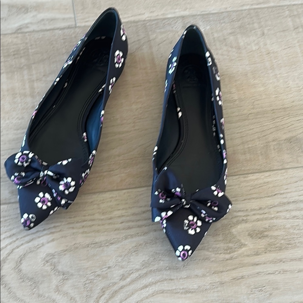 Tory Burch Rosalind Satin Ballet Flat In Black Stamped Floral Size 8 - Picture 3 of 7